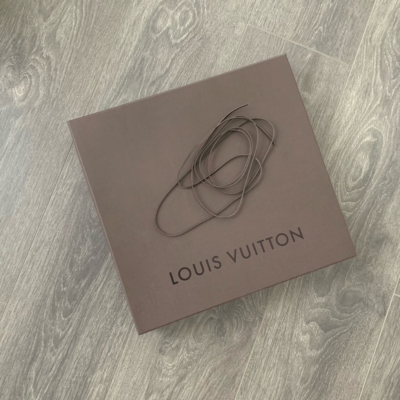 Authentic Louise Vuitton Box - Picture 1 of 2